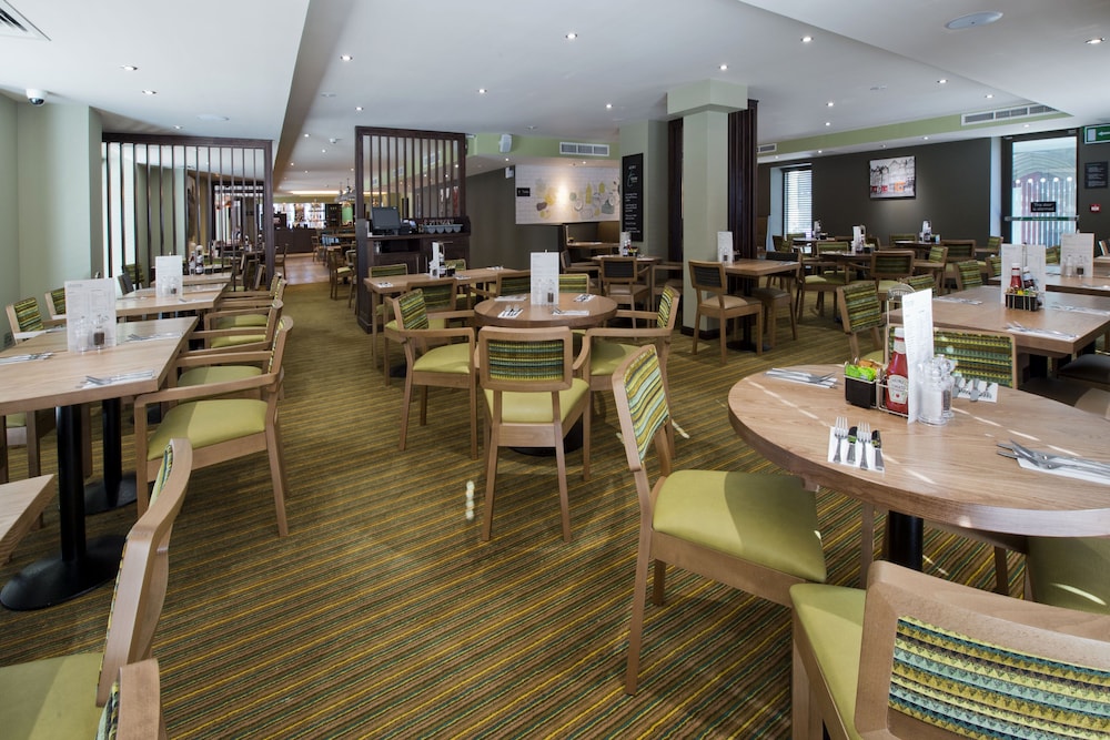 Premier Inn Edinburgh City Centre York Pl/St James 35/58
