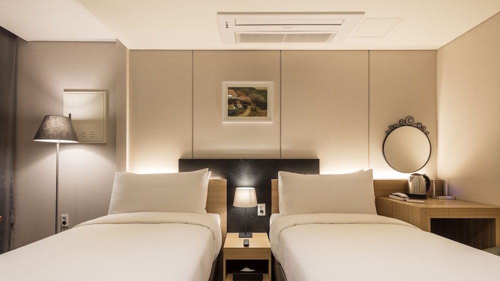 The First Stay Hotel 19/42