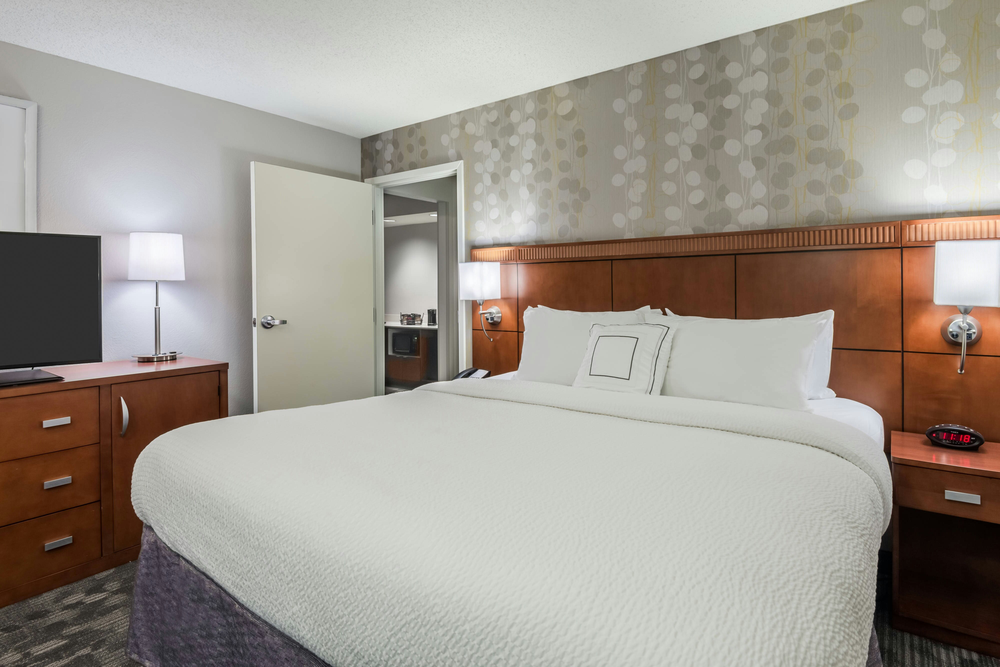 Courtyard By Marriott Mobile 2/7