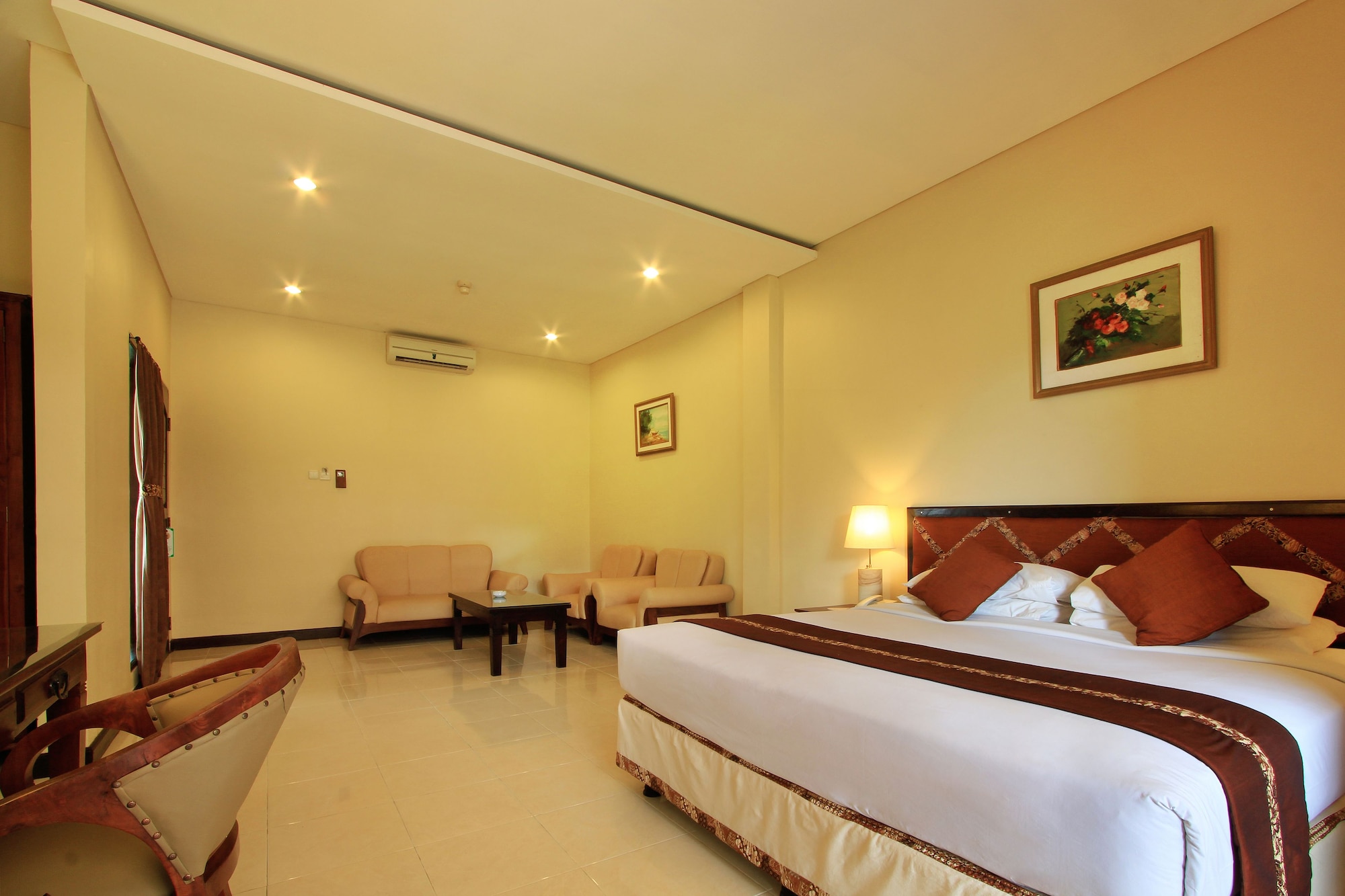 DELUXE ROOM