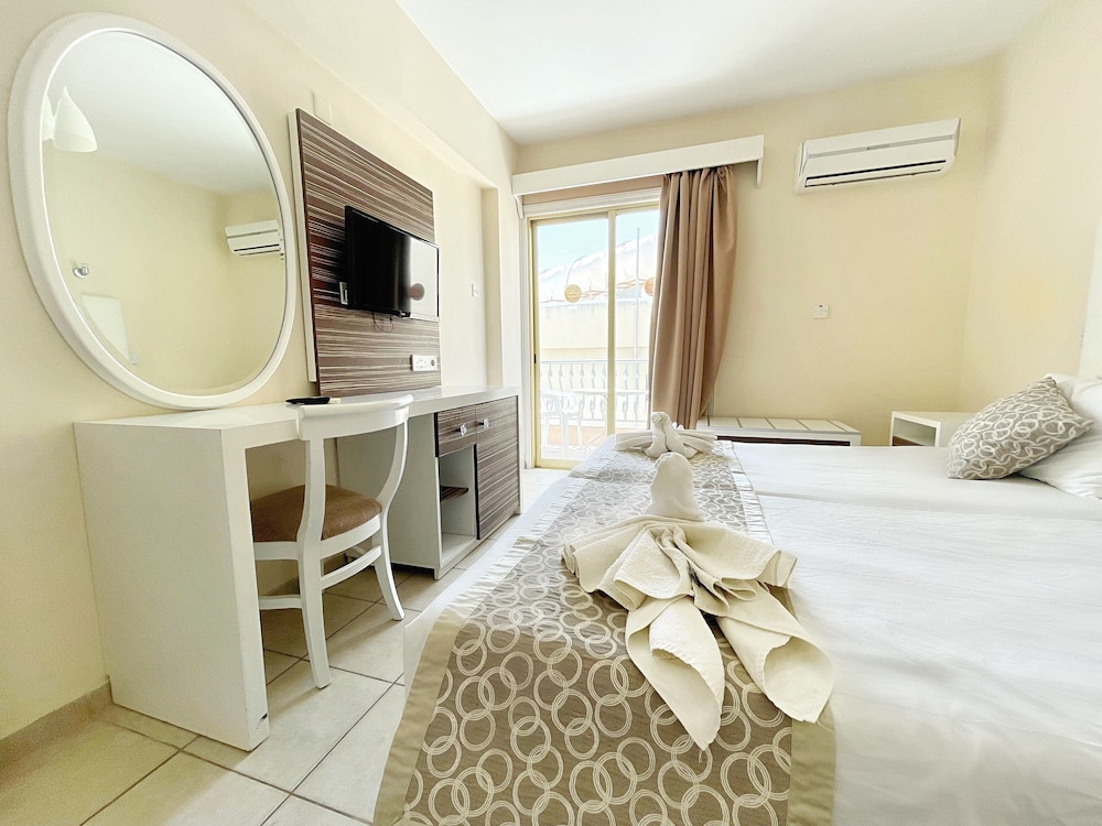 Antonis G Hotel Apartments 18/50