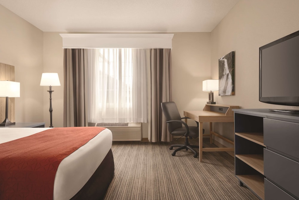 Country Inn & Suites By Radisson, Eagan, MN 12/35