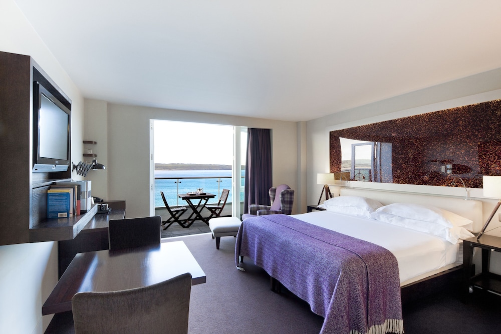 Cliff House Hotel 8/50
