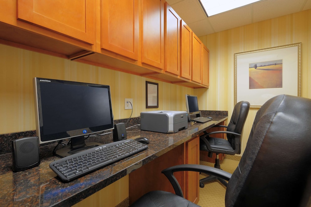 Country Inn & Suites by Radisson, Rossford - Toledo South 19/28