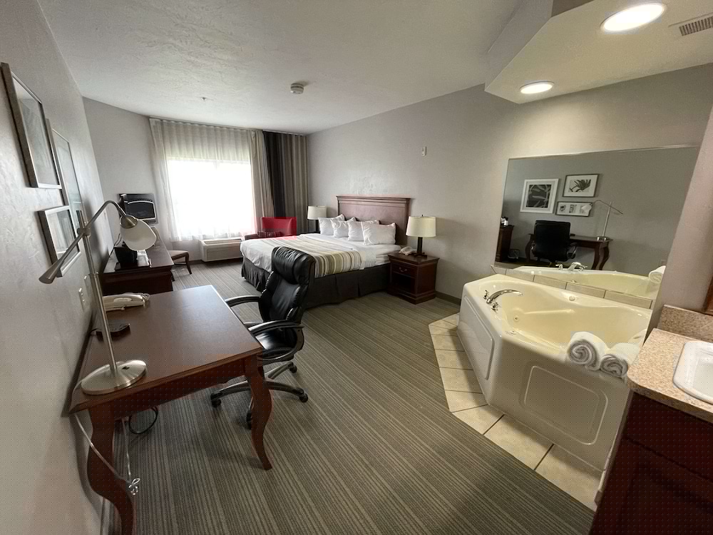 Country Inn & Suites By Radisson, Appleton North, WI 27/35