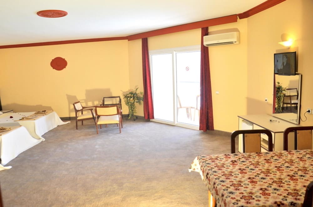 Mustis Royal Plaza Hotel 28/35