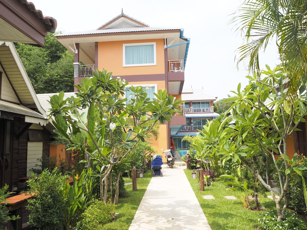 Lanta Fevrier Resort 54/59