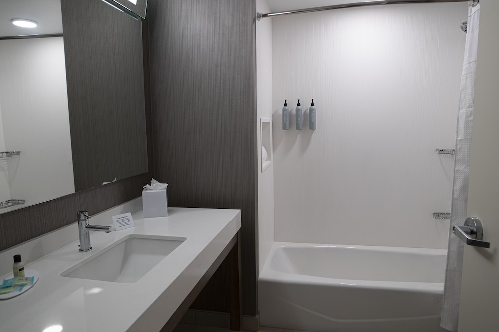 Standard, King Bed, Sofa, Courtyard By Marriott Nanaimo 2/3
