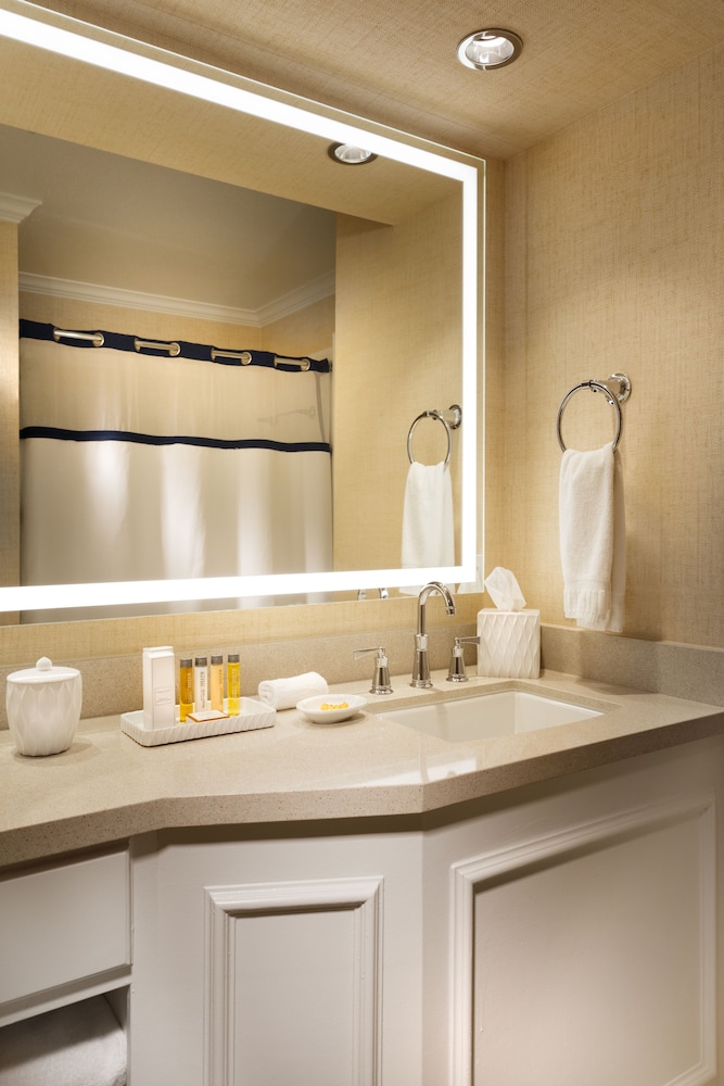 Kemah Boardwalk Inn 49/50