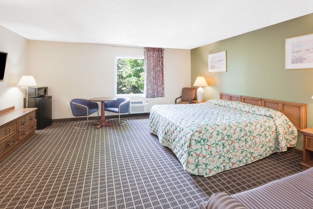 Motel6 Grand Rapids, MI - Northeast 31/49