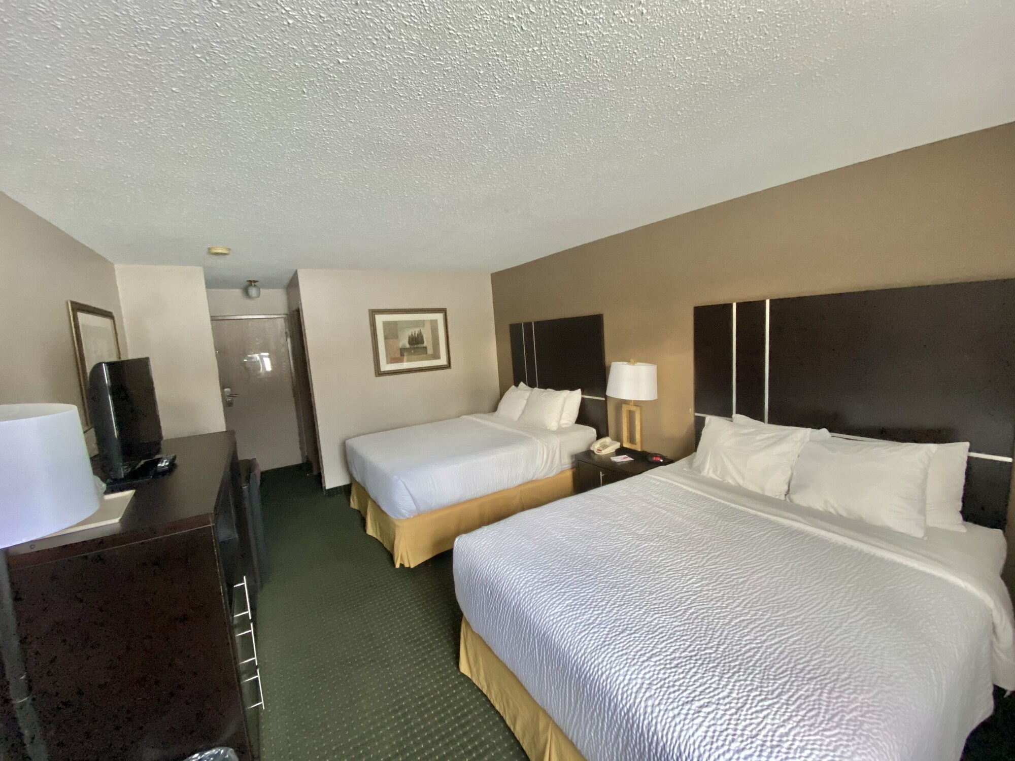 غرفة بسريرين كوين، Ramada by Wyndham Whitecourt 2/5