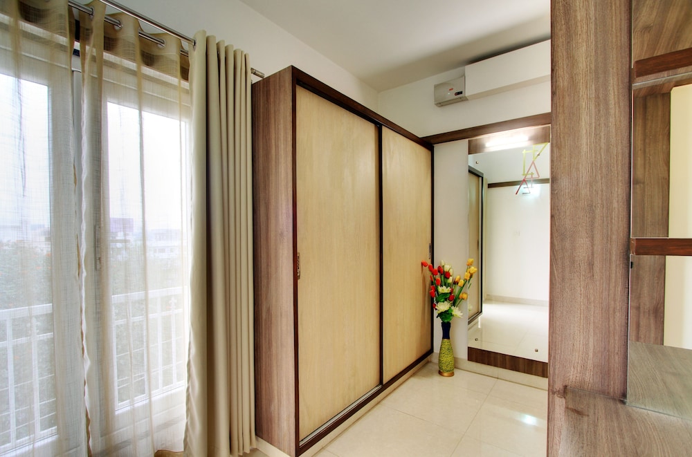 White Castle Corporate Residences 18/50