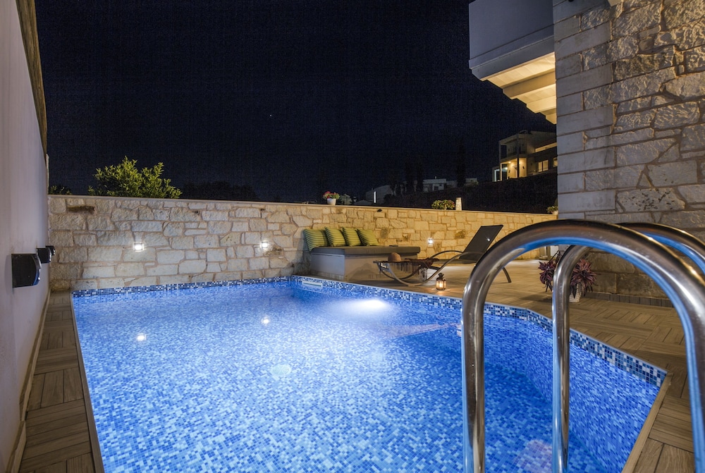 Sirocos Villas 15/50
