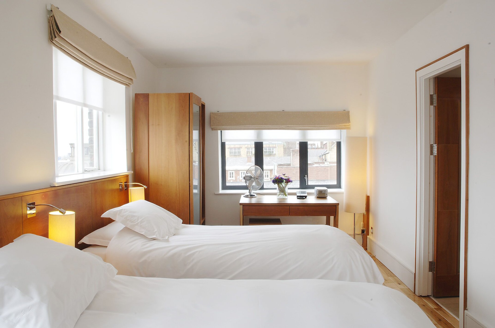 DELUXE, TWIN BEDS