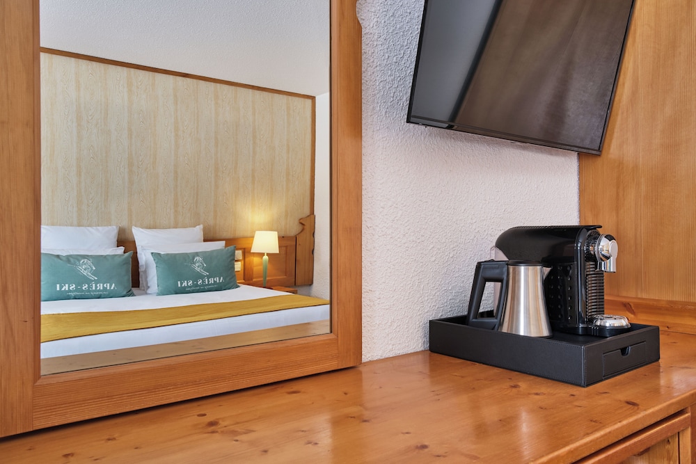 Lake Hotel Courchevel 1850 25/50