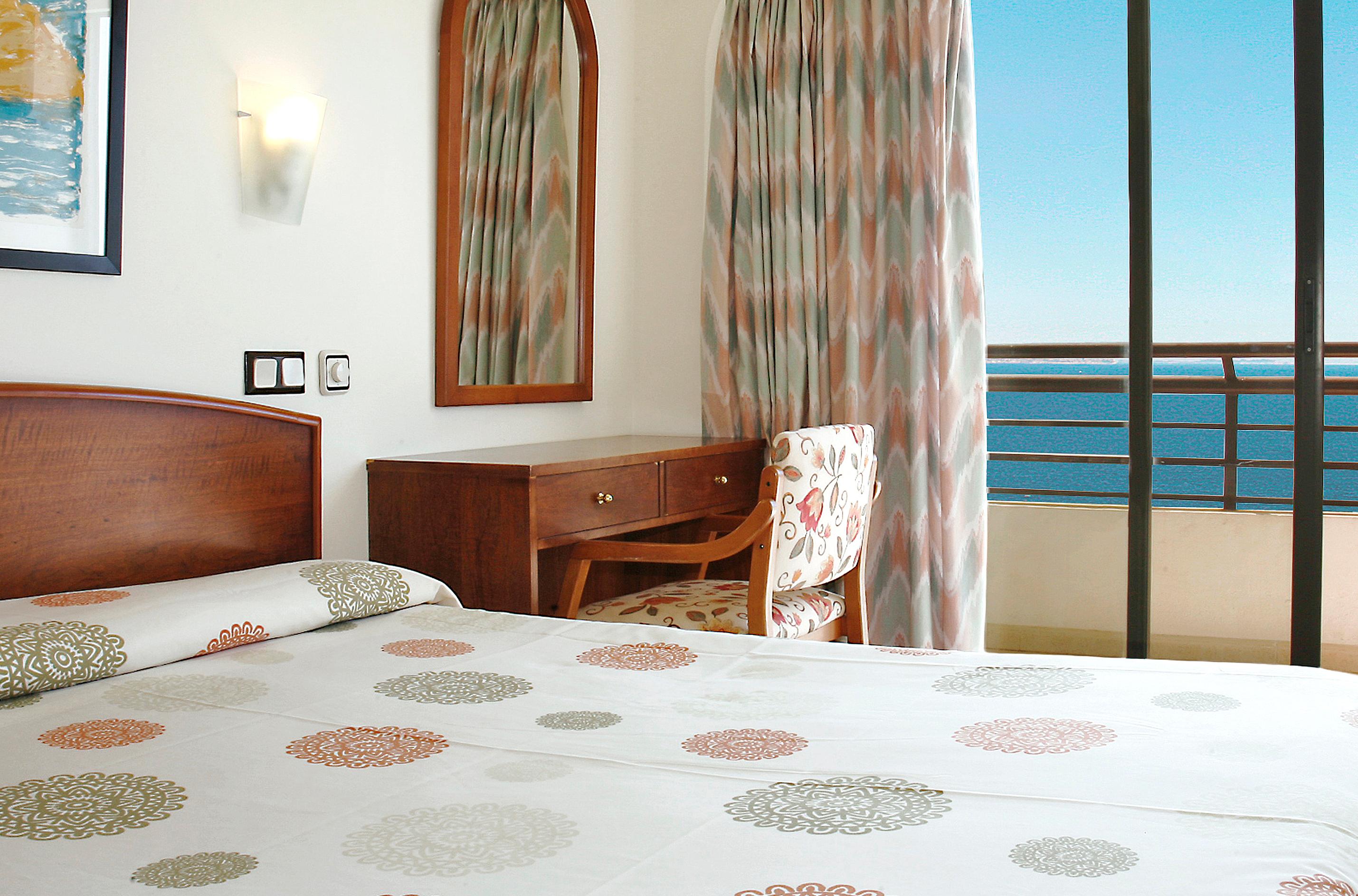 Twin/Double room Sea View .