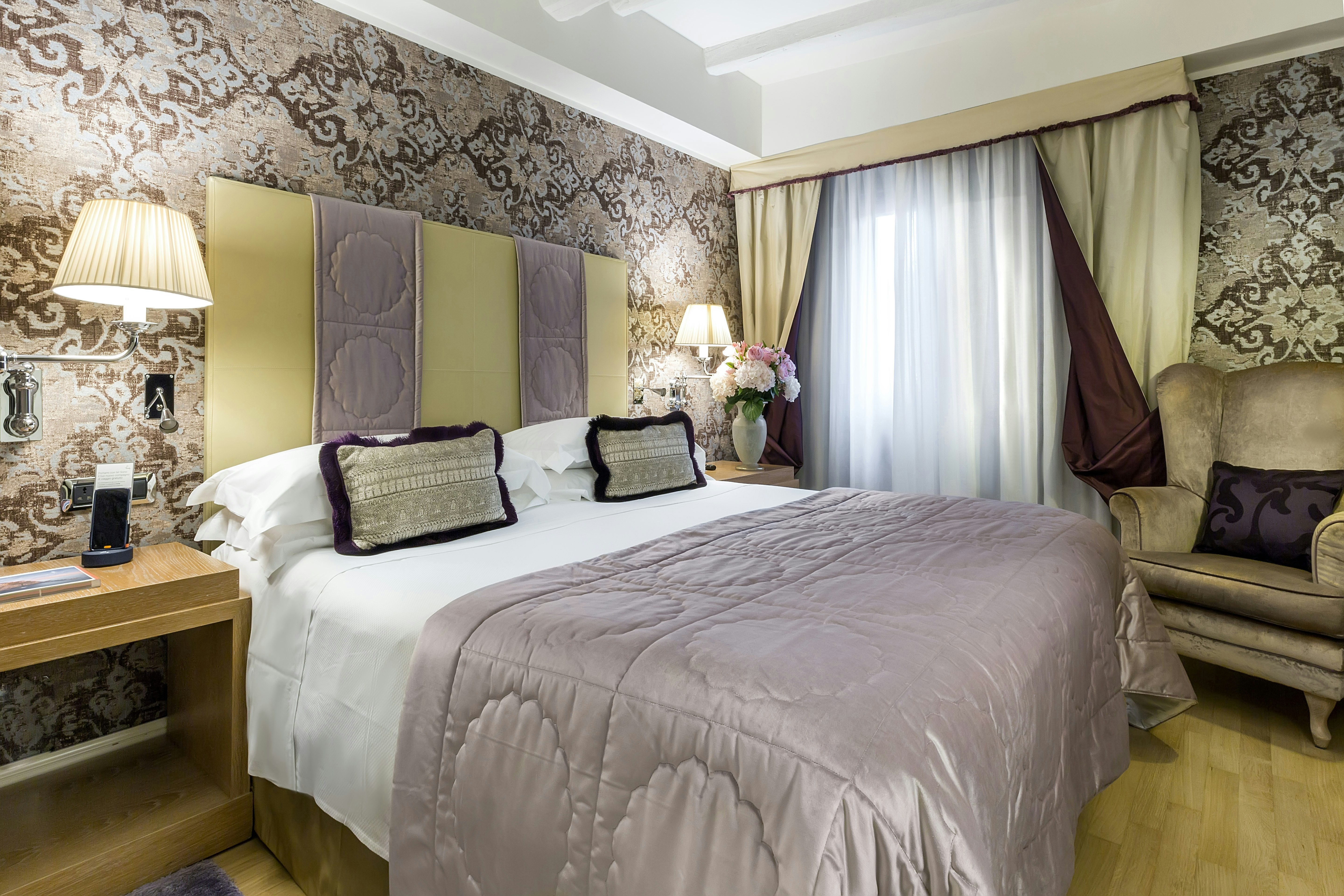 PRESIDENTIAL, SUITE