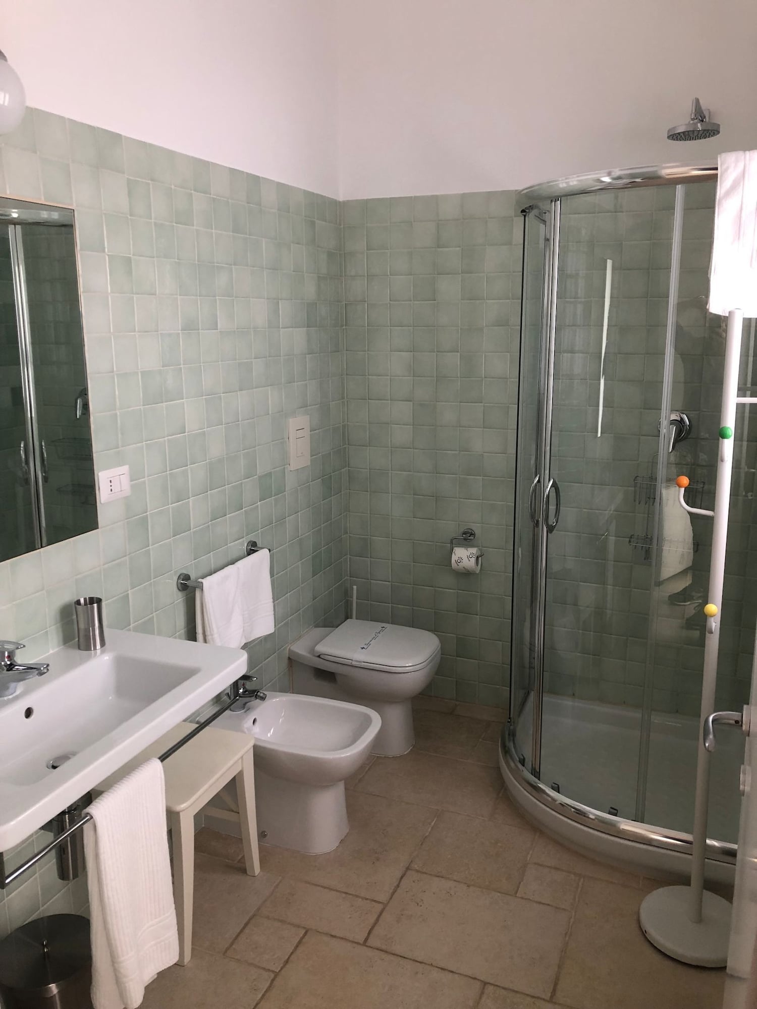 APARTMENT, QUEEN BED, SOFA, KITCHEN