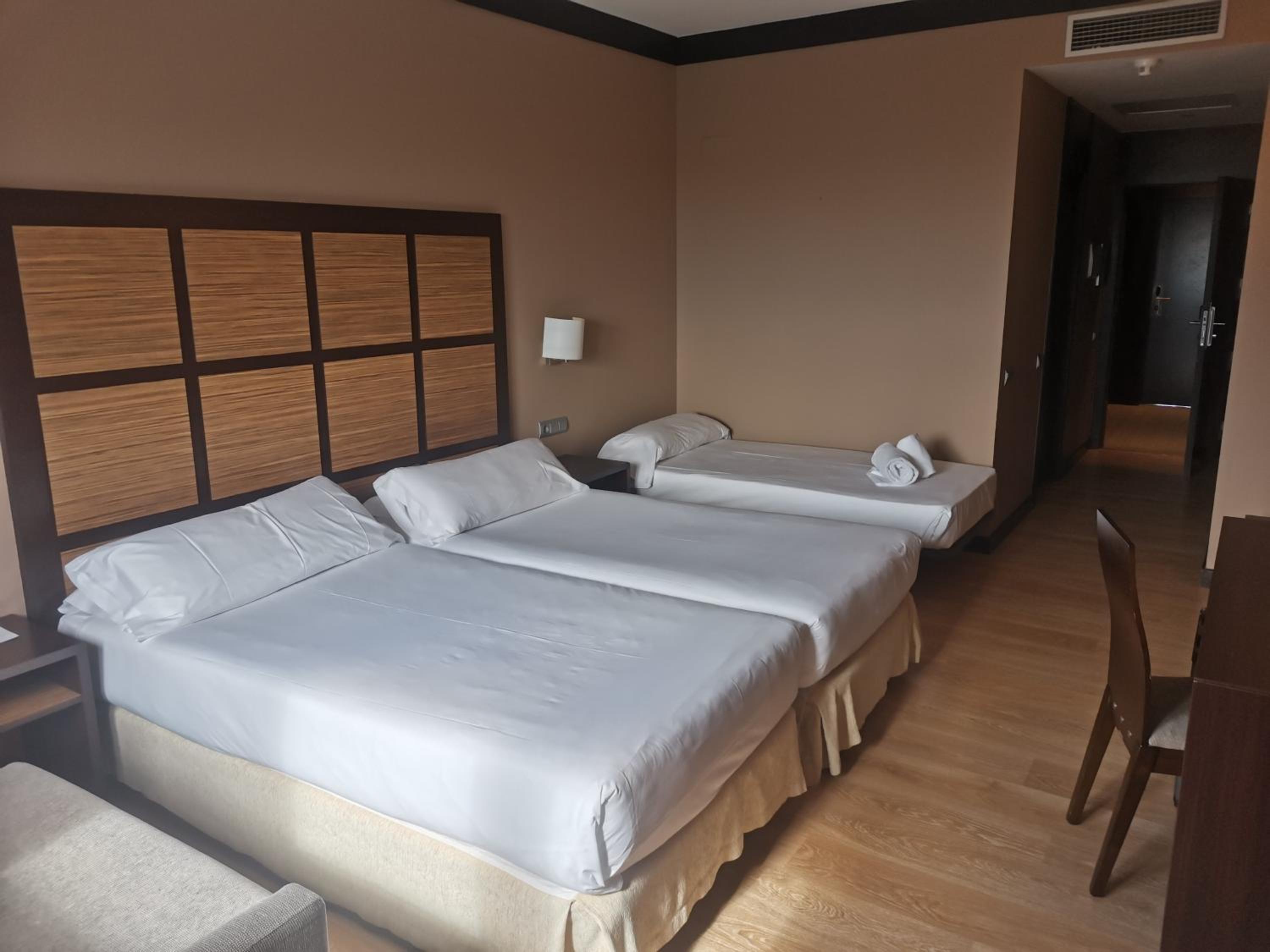 غرفة ثلاثية بثلاثة أسرّة، Aparthotel Attica 21 Valles 3/5
