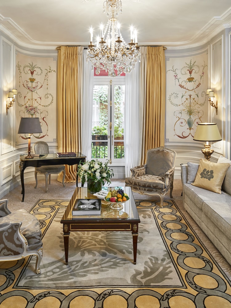 Hotel Plaza Athenee 47/79