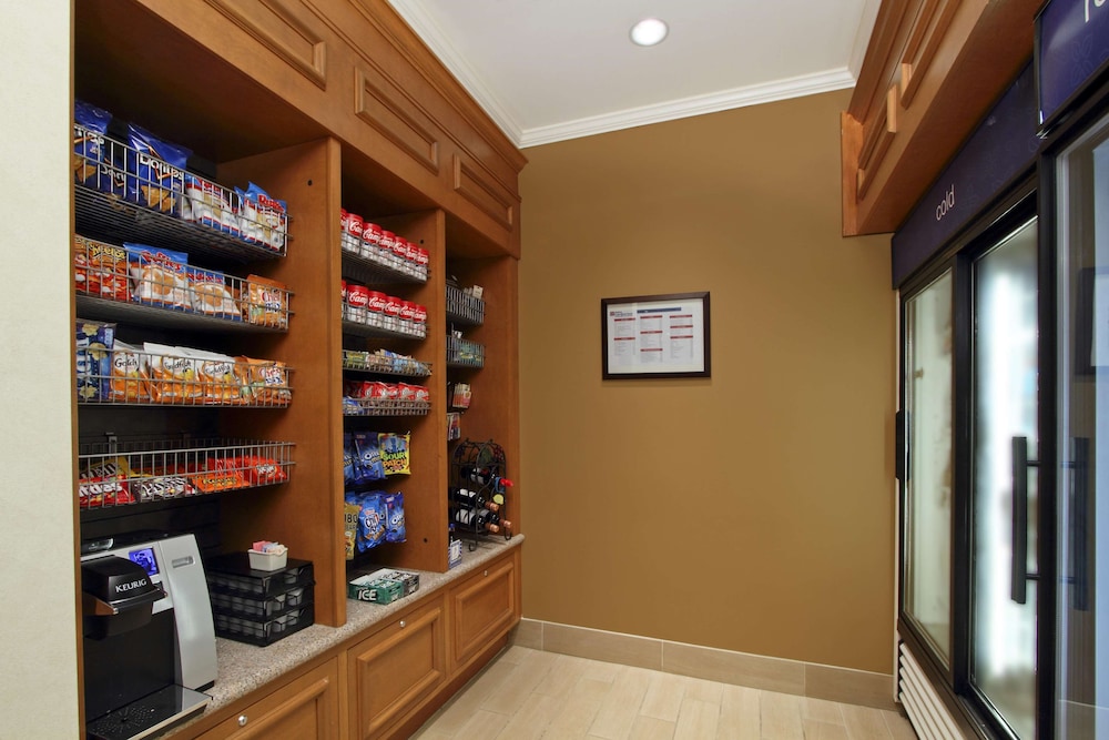 Hilton Garden Inn St. Charles 37/48