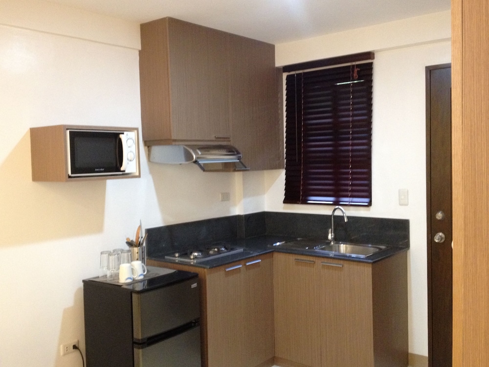 Anahaw Studio Suites 17/24