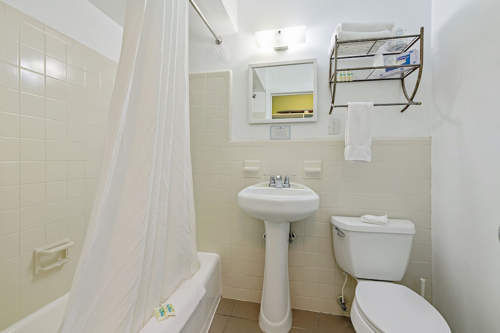 Hollywood Beachside Boutique Suites 15/46