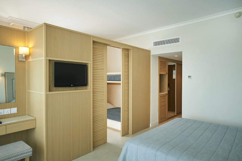 Sunrise Beach Hotel 23/45