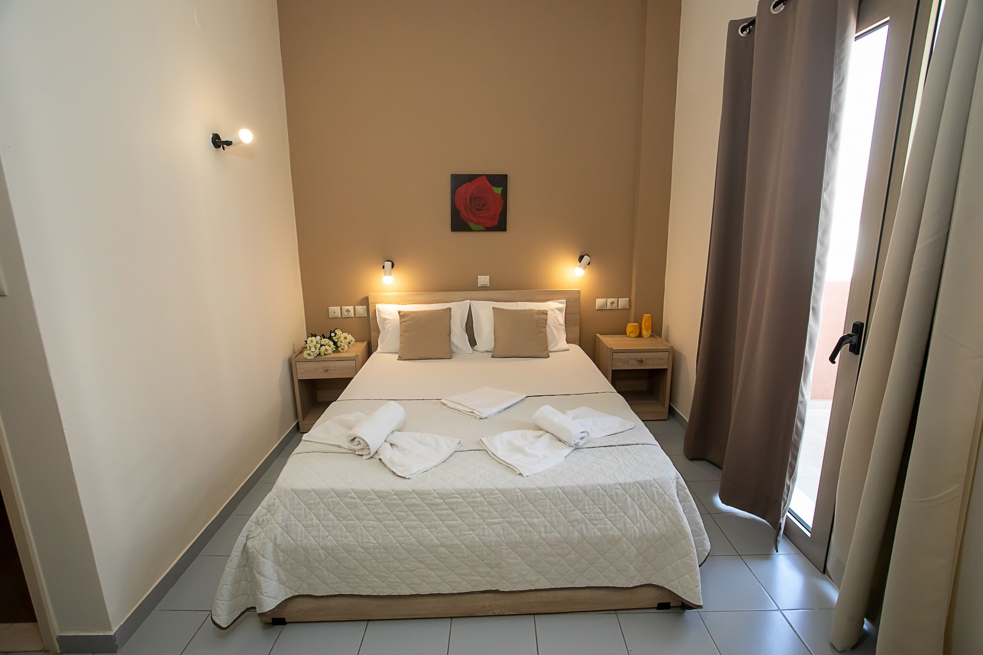 1 BEDROOM, STANDARD, TRIPLE, GARDEN AREA