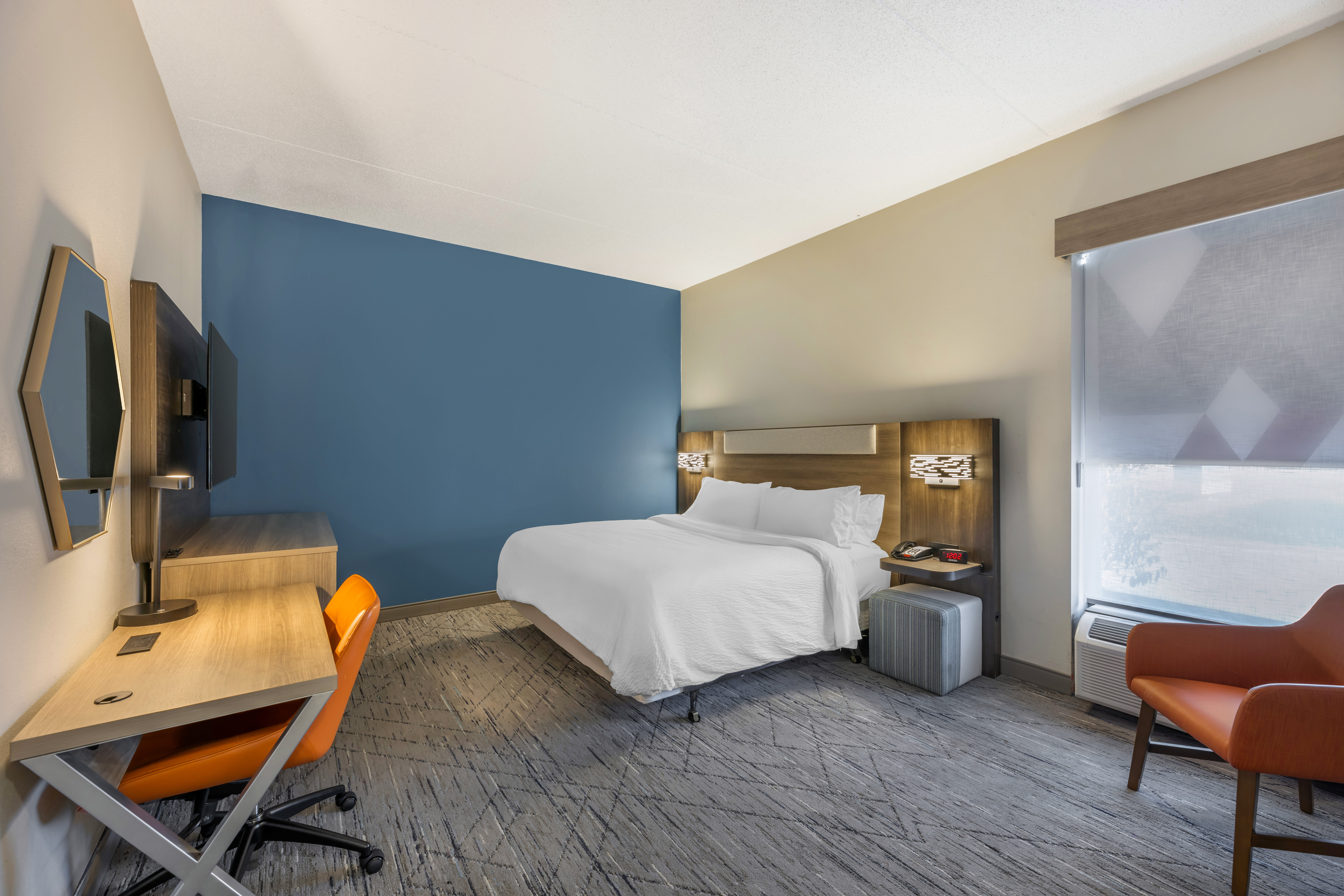 Holiday Inn Express Crestwood 32/69