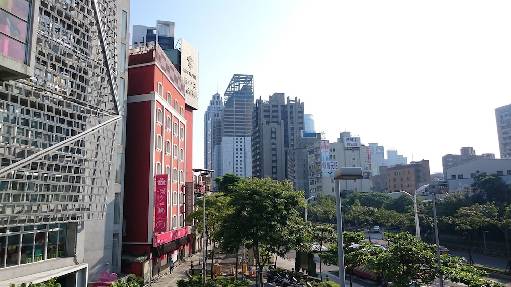 MRT Hotel 5/59