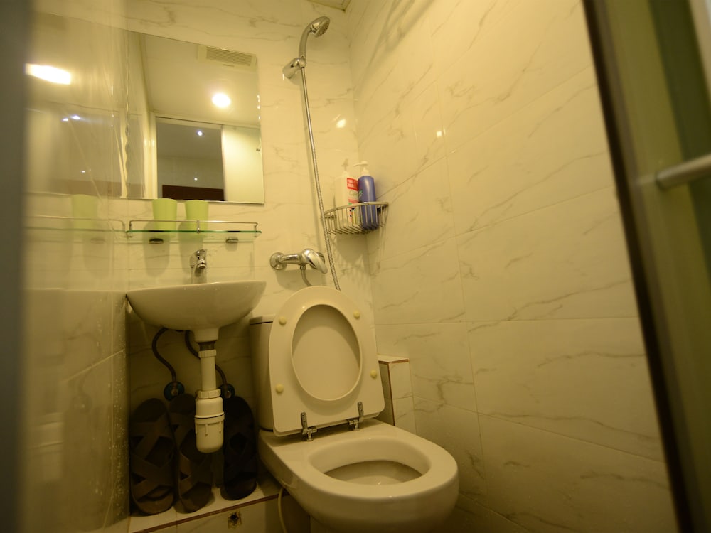 Kong Hing Guest House 63/67