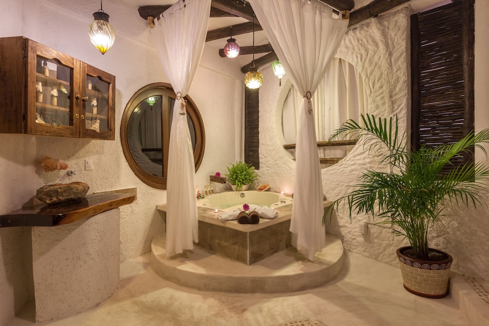 Beachfront Hotel La Palapa - Adults Only 12/36