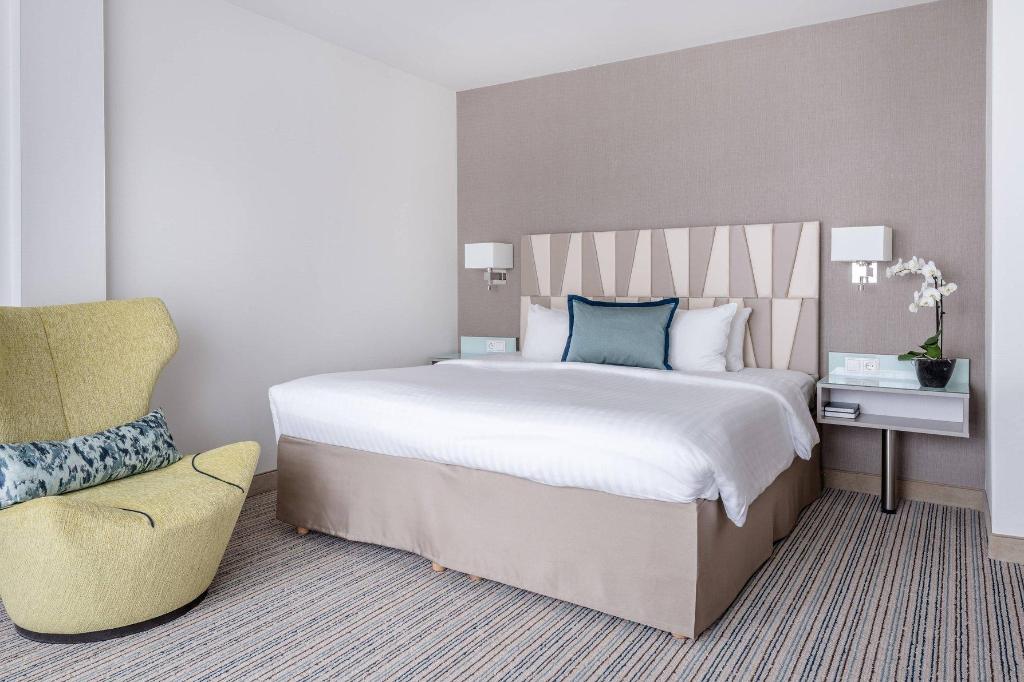 1 Bedroom, Leo, Suite, King Bed, Top Floor