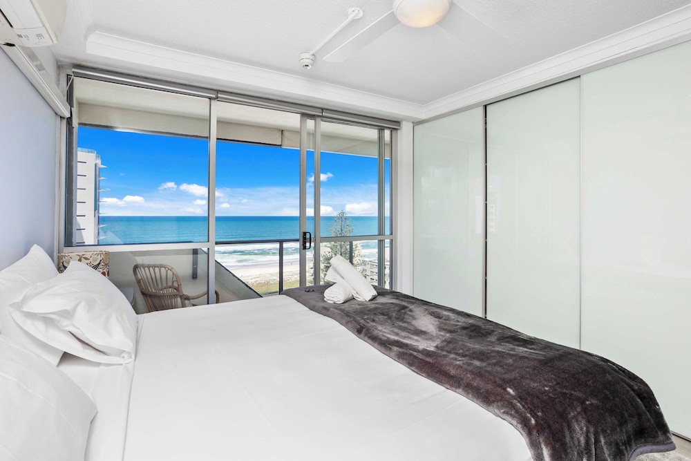 1 Bedroom, Queen Bed, High Ocean View
