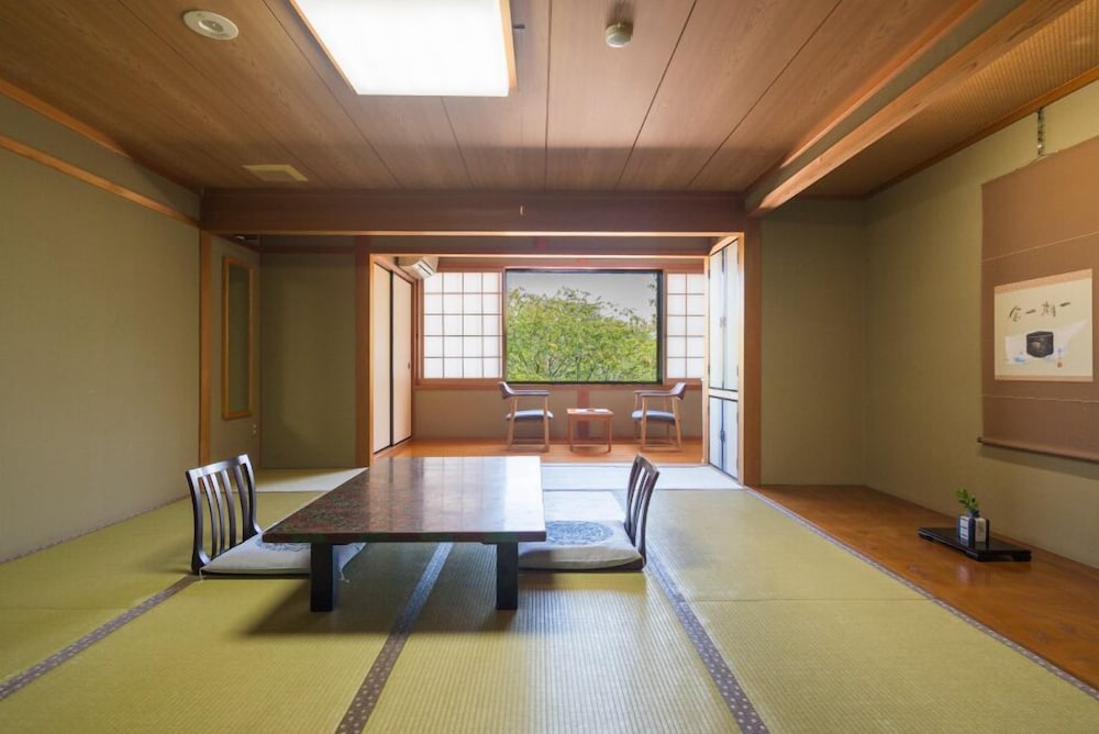 Standard, 4 Futon Beds, Mountain Side, Mountain View