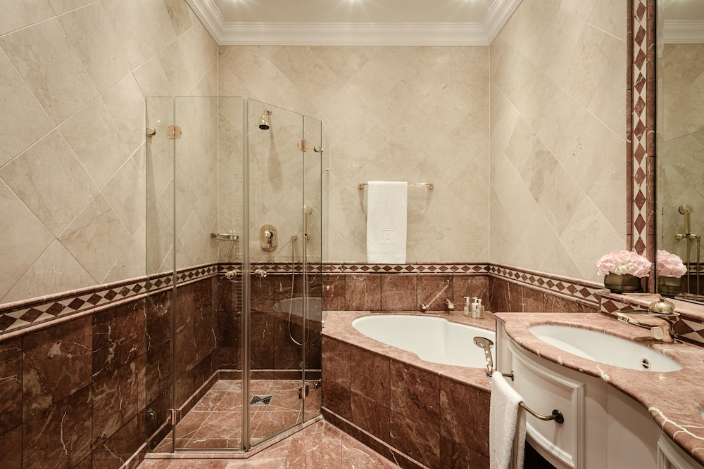 JUNIOR SUITE, DELUXE, KING BED