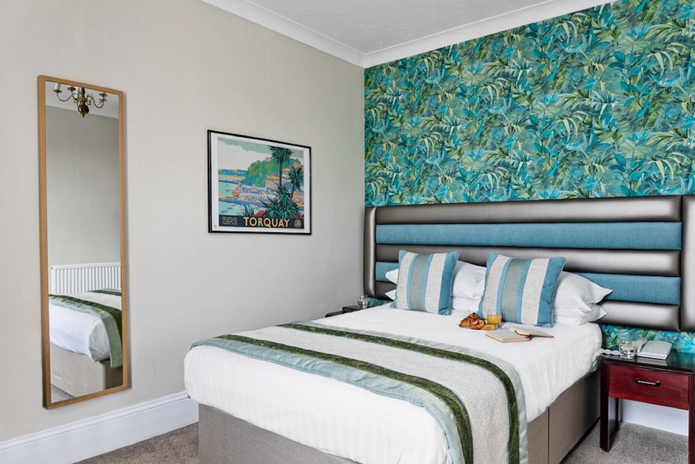 COMPACT, DOUBLE BED