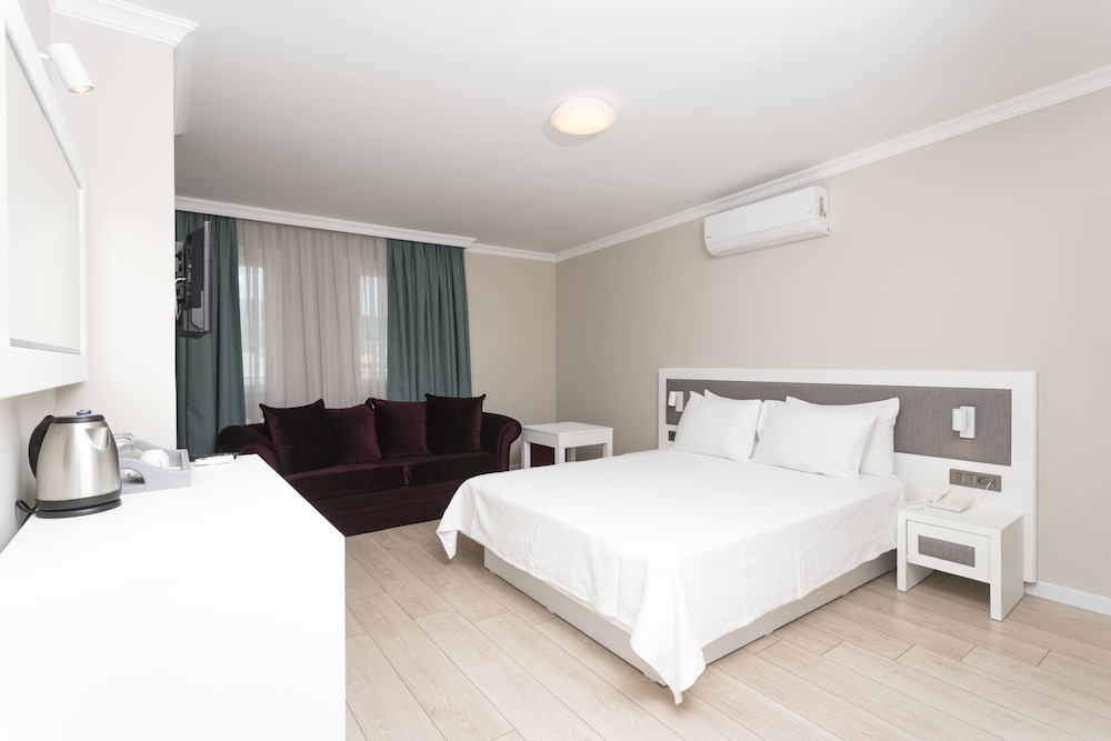 Bay Nihat Lale Hotel 22/41
