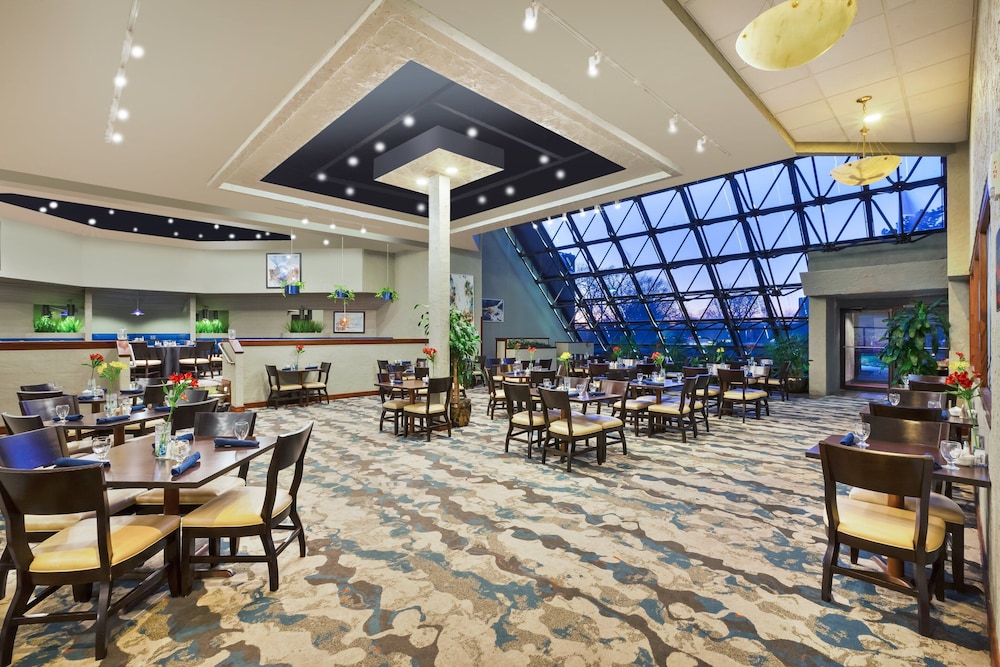 Crowne Plaza Columbus North-Worthington 39/56