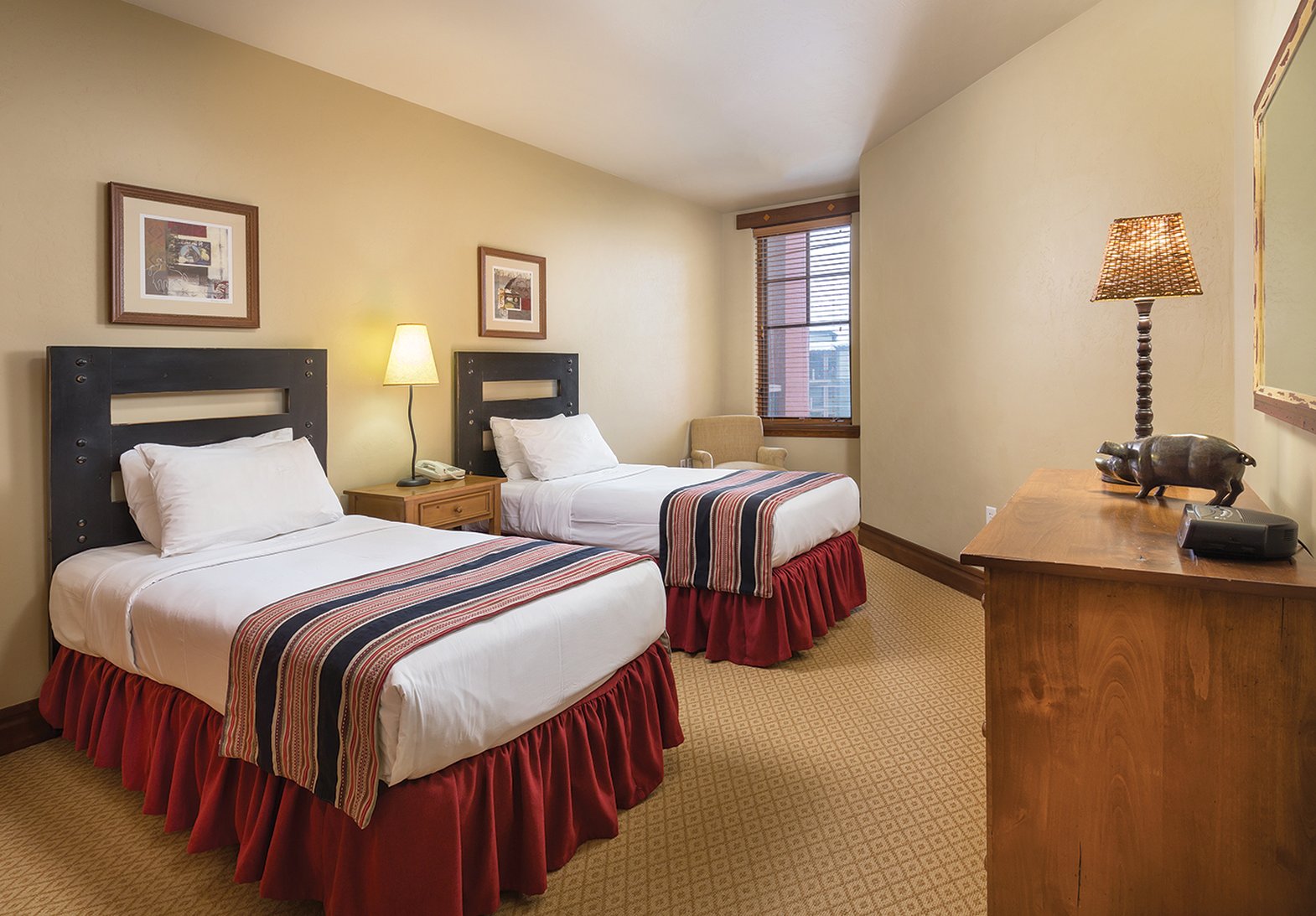 4 BEDROOMS, DELUXE, SUITE