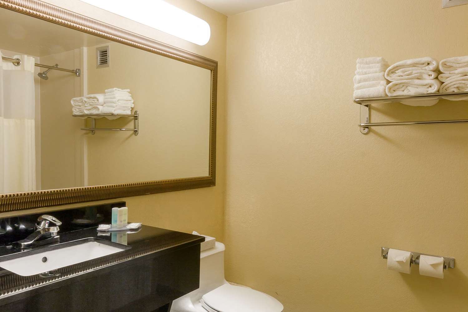 Clarion Inn Suites Miami International Airport 12/13