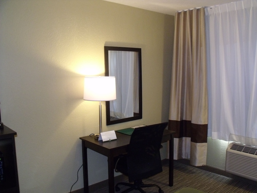 Clarion Pointe Winslow I-40 39/43