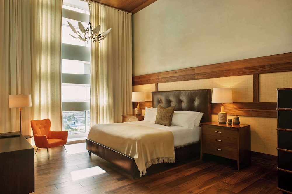 PENTHOUSE, KING BED, SOFA