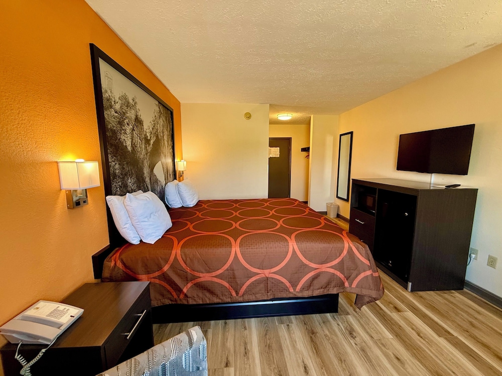 غرفة قياسية بسرير كينج، Super 8 by Wyndham Hillsville 9/10