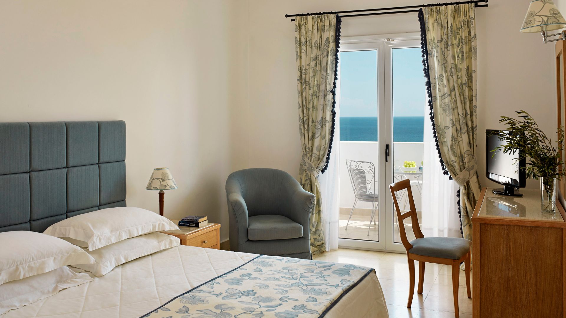Bungalow, Sea Front, Row View