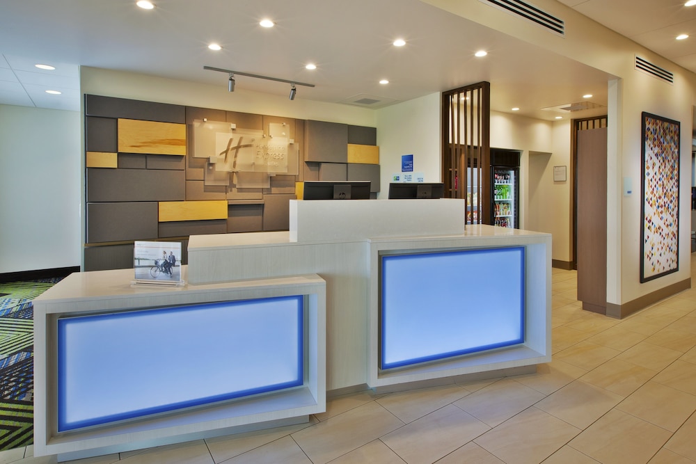 Holiday Inn Express And Suites South Hill 7/40