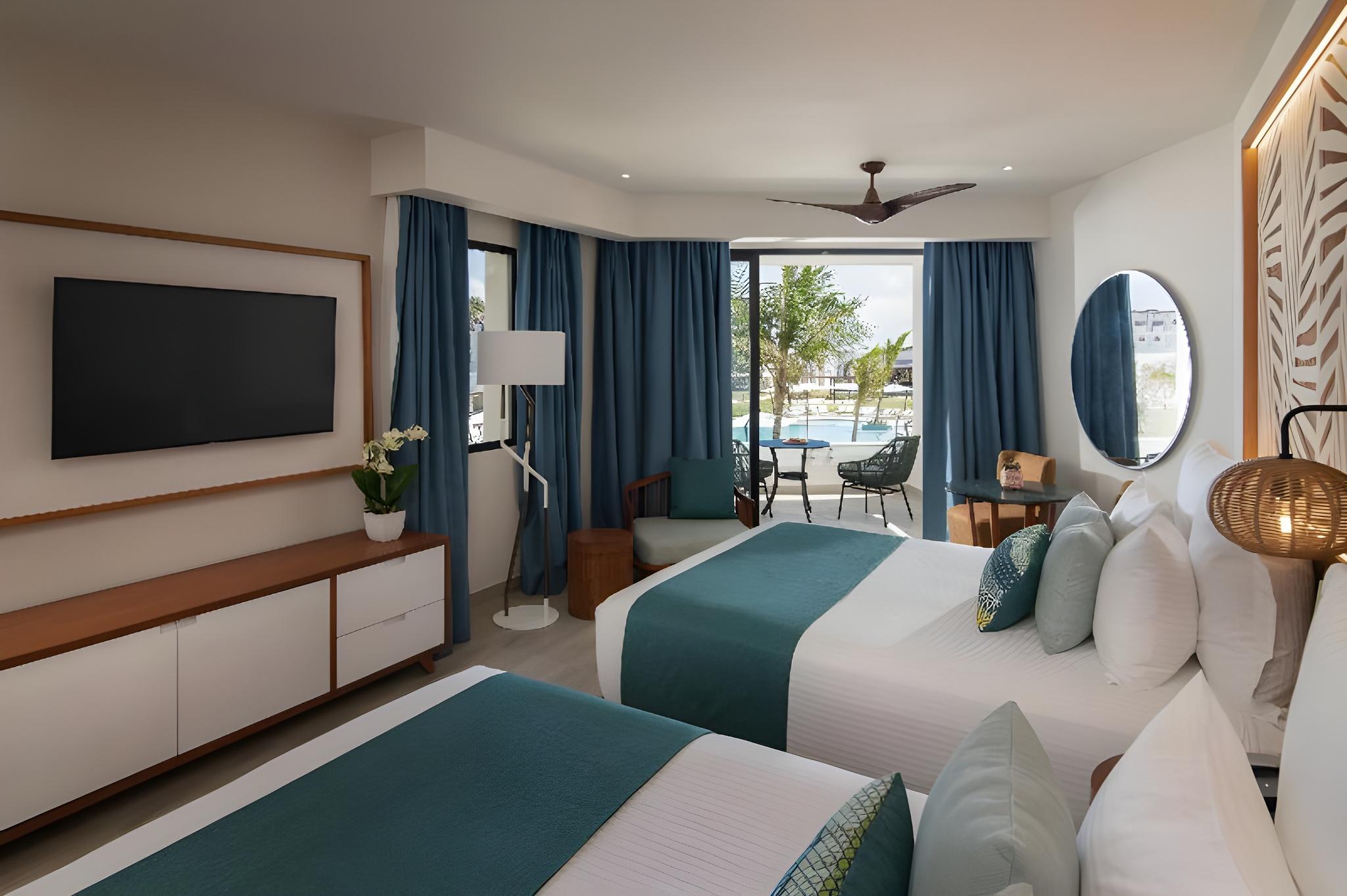 Preferred Club, Junior Suite, Double Bed, Partial Ocean View