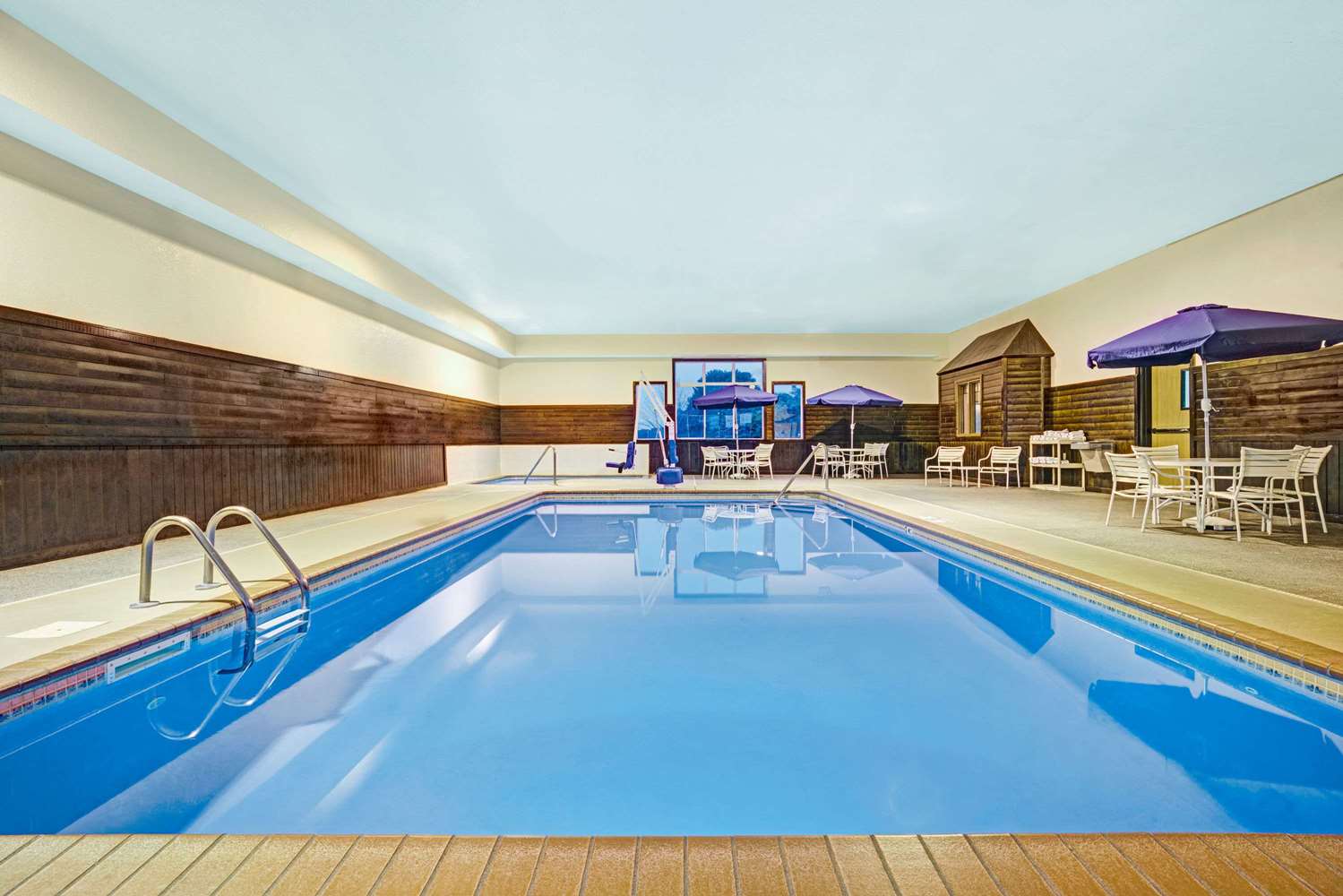 Blaine Town Inn & Suites 15/25