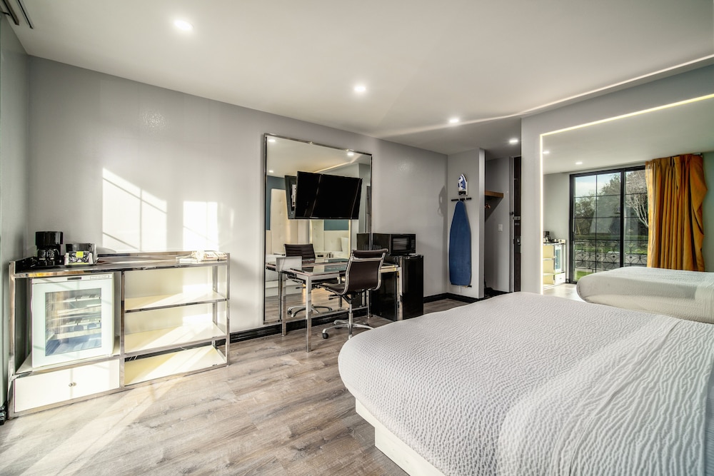 STANDARD, KING BED